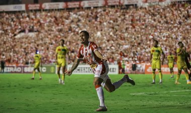 Náutico vence Brusque, Guarani perde da Ponte e Timbu garante acesso dramático à Série B