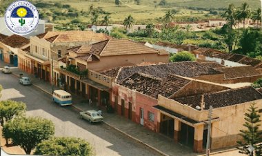 Praça Padre Leão e seus pontos comerciais no final da década de 70