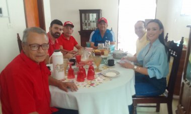 DIRETÓRIO DO PT EM CUSTÓDIA, ATRAVÉS DO SEU PRESIDENTE, DYOGO NUNES, FEZ UMA PEQUENA REUNIÃO, NA RESIDÊNCIA DE SUA MÃE, SYLMARA QUEIROZ.
