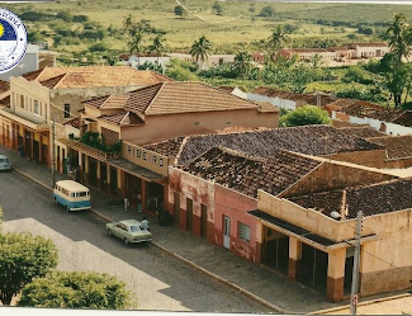 Praça Padre Leão e seus pontos comerciais no final da década de 70
