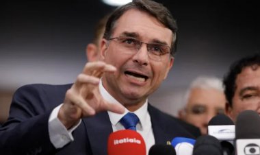 Flávio Bolsonaro se reúne com Republicanos e reforça vaga de vice, mas partido resiste